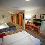 Resort Vesterland Hytter, Og Leikeland Sogndal