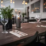 Resort Vesterland Hytter, Og Leikeland 3*